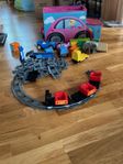 Lego Duplo tågbana med lok och vagnar