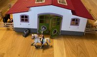 Schleich stall med hästar och tillbehör