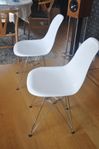 2 st Eames DSR Vitra säljes.