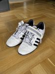 Lyftarskor Adidas: Storlek 46