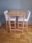 Barbord "Björkudden" Ikea & 2 barstolar "Henriksdal" Ikea.