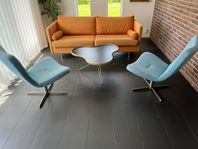 Modern soffgrupp med Swedese bord
