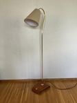 Golvlampa i teak & mässing