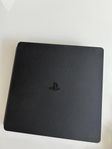 PS4 med en massa spel, kontroller och kamera