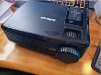 Projektor InFocus X6 fungerande.