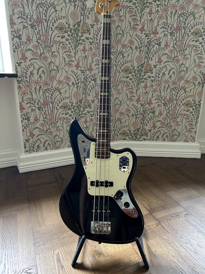 Fender Deluxe Jaguar Bas (MIJ...