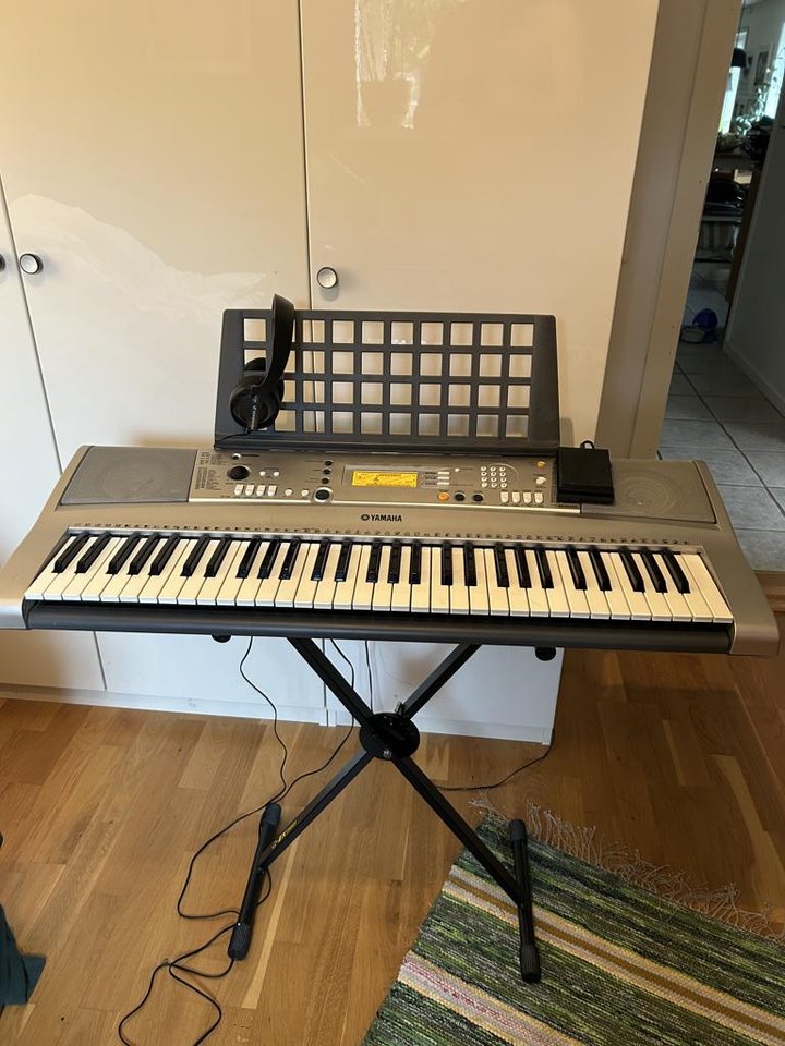 Yamaha PSR E313, elpiano