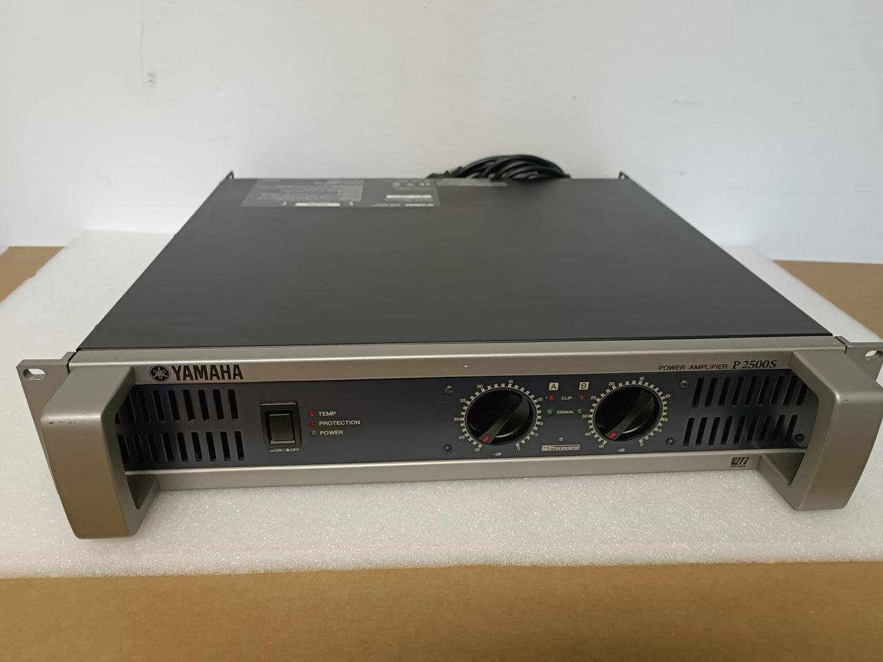 Yamaha P2500S Slutsteg