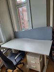 Arbetsplats, skrivbord, skärm, hurts, och stolol