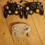 Gamecube med 3 st kontroller och 7 spel