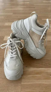 Sneaker with high soles size 38