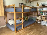 Kura barnsäng inklusive madrasser
