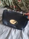 Mulberry Lily svart