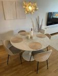 marmor matbord och stolar 