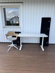 skrivbord och stol