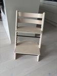 2 st Stokke Tripp Trapp stolar inkl. Babyset och Newborn set
