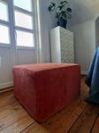 Roströd pall el. soffpuck av märke Ihreborn