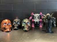 3 dödskallar, 1 mobilhållare och en figur Spawn. 
