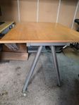 skrivbord IKEA Galant med datorhållare