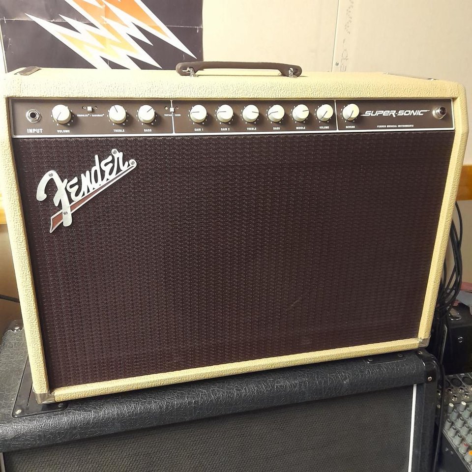 fender Super Sonic 60 watt