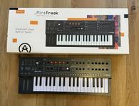 -Arturia MiniFreak Hybrid Synthesizer i bra skick.