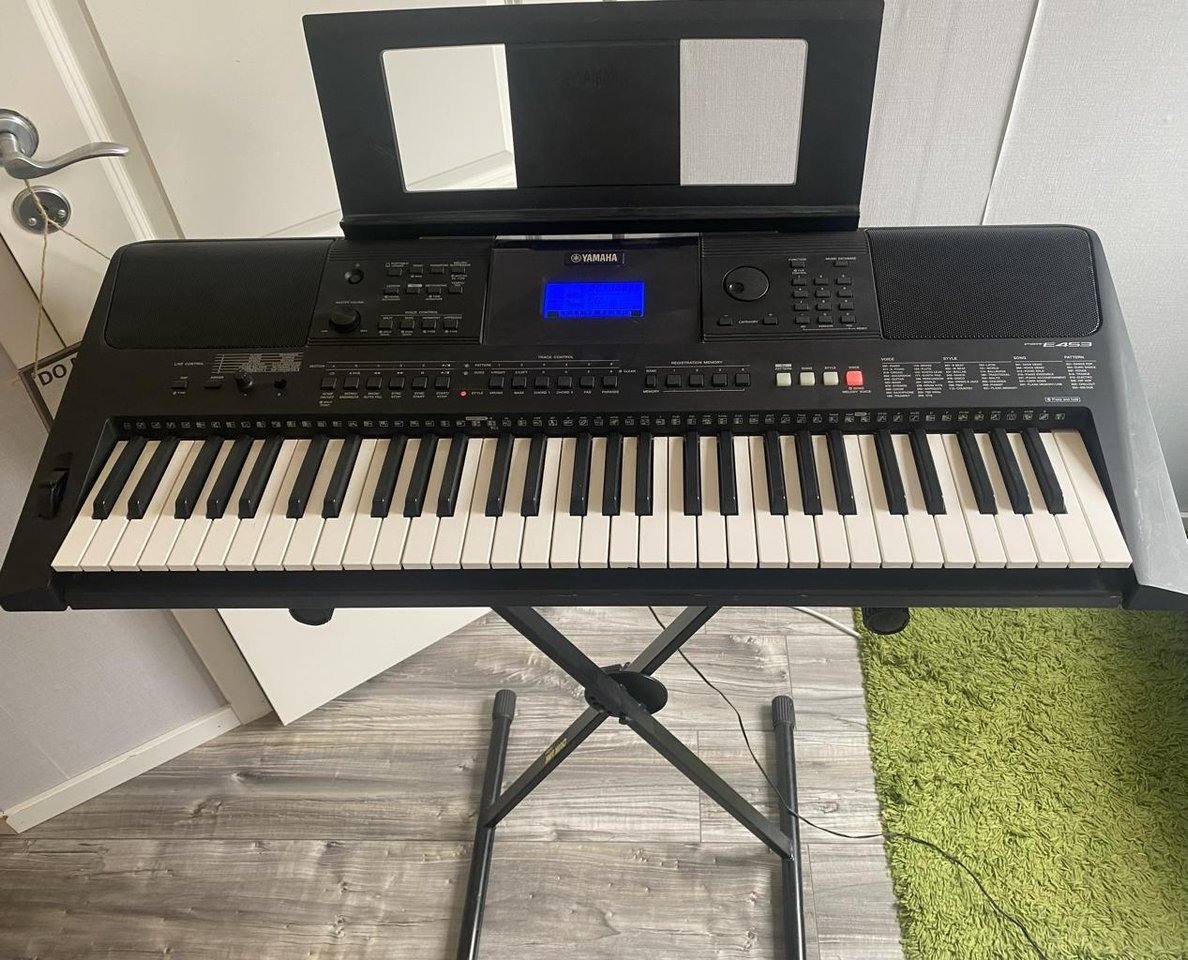 Yamaha PSR-E453