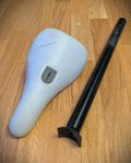 BMX sadel samt sadelstolpe