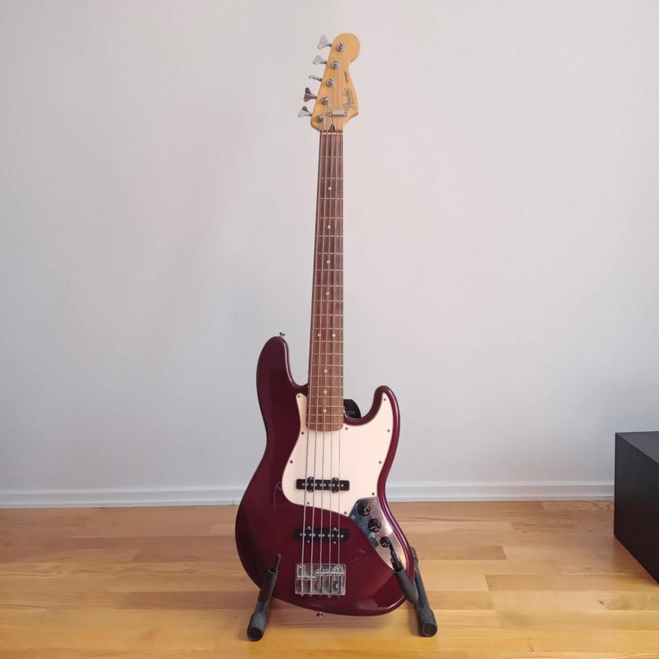 Fender Standard Jazz Bass V M...