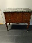Välskött fin barock möbel / marmor