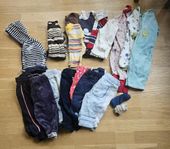Ett paket bäbiskläder