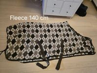 Fleecetäcke storlek 140