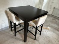 Svart matbord från IKEA med 4 stolar – 110x110 cm