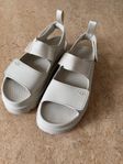 UGG sandaler strl.40
