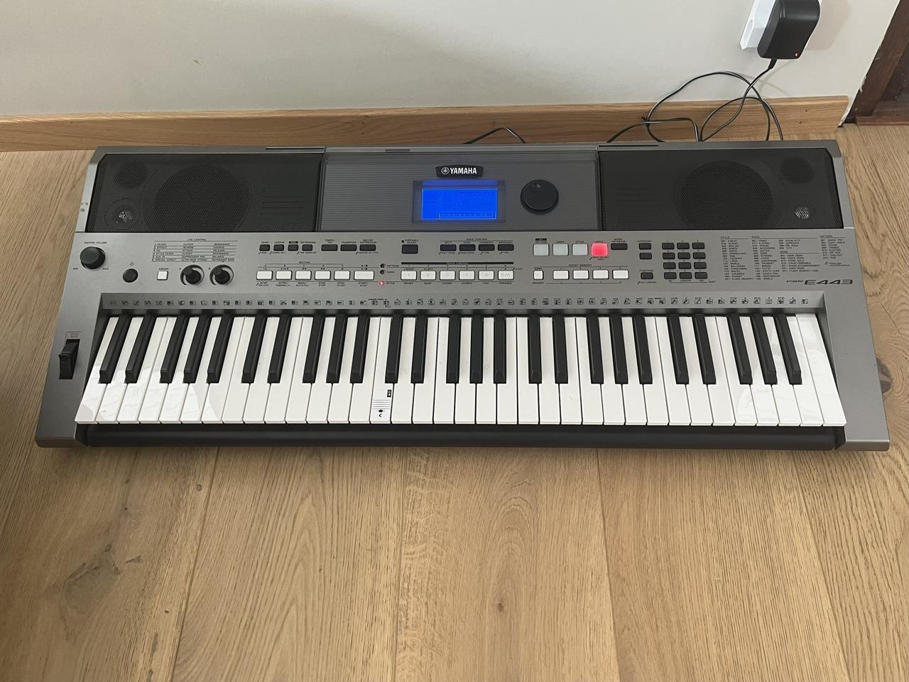 Yamaha PSR E443