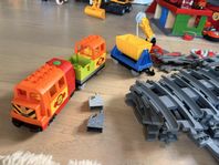 LEGO Duplo stor tågbana med tåg och vagn