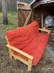 Futon soffa skänkes