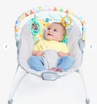 Babysitter med vibration och lekbåge