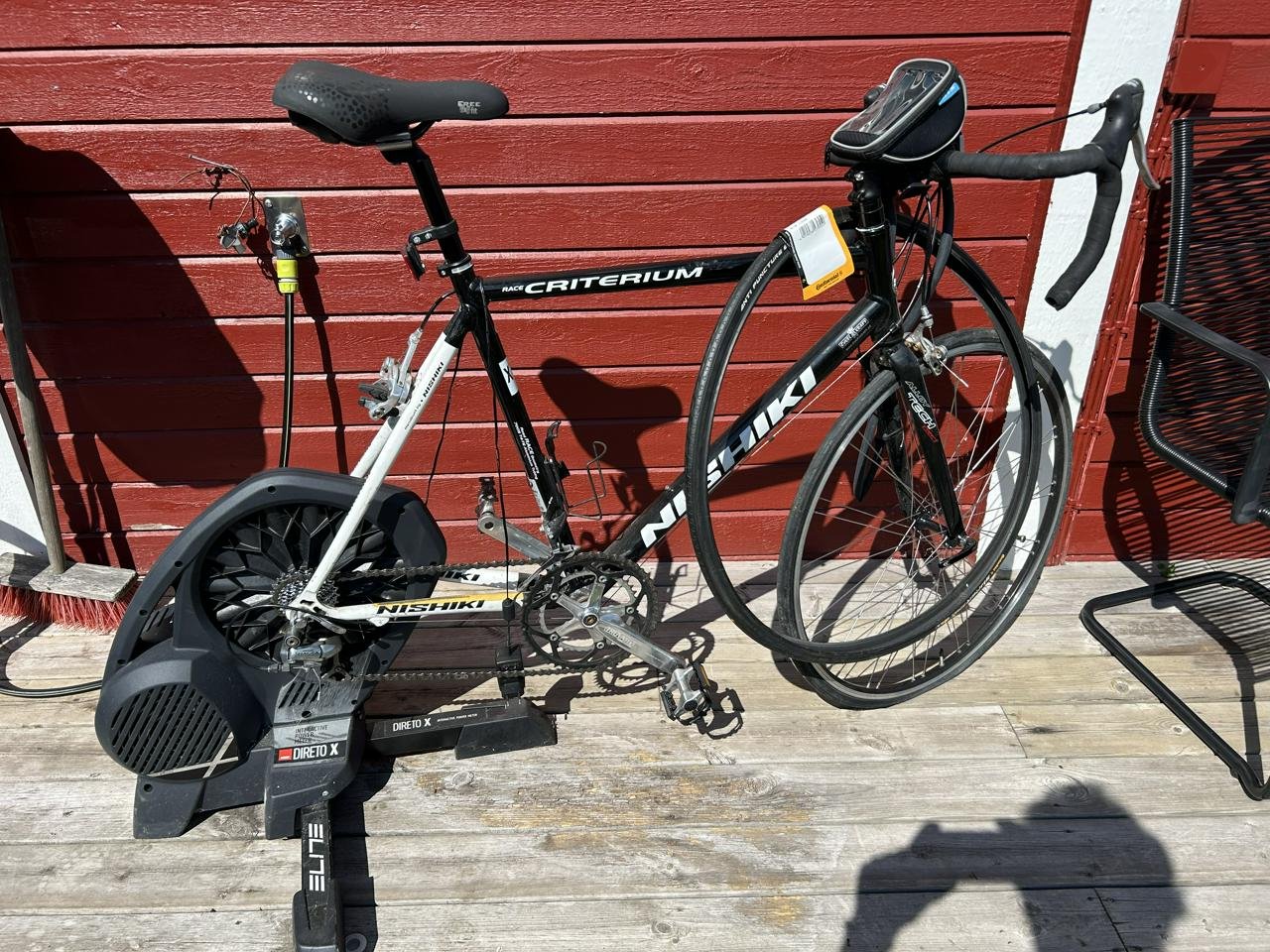 Racercykel och träningsmaskin