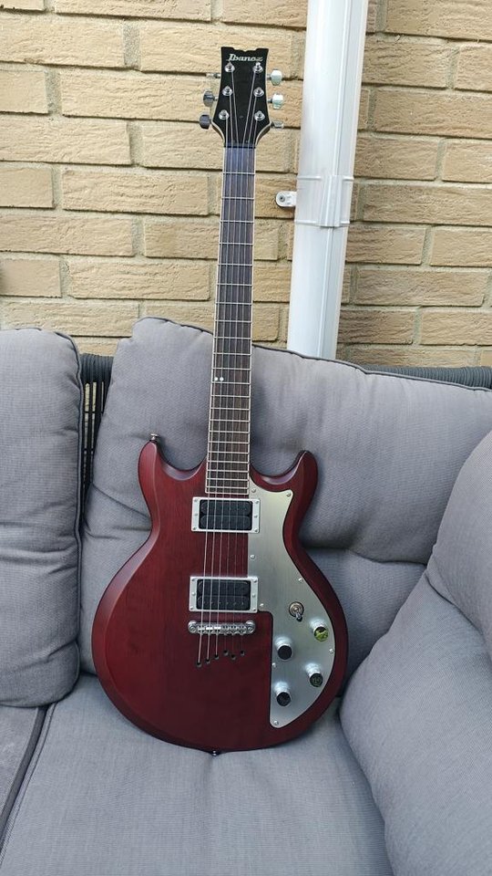 Ibanez AXS32