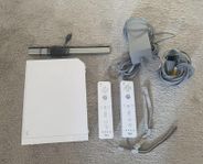 Nintendo Wii konsol med två handkontroller 