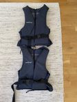 Två flytvästar 50-70 kg