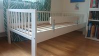 Barnsäng / juniorsäng från IKEA med madrass