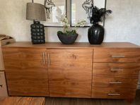 sideboard i valnöt 