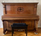 Stående konsertpiano i valnöt – Richard Goetze, Berlin