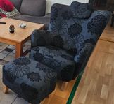 Skön nästan oanvänd fotölj med fotpall