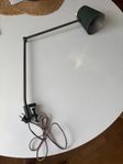 Äldre lampa i industristil