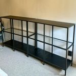 IKEA VITTSJÖ hyllor – 2 st i svart metall & glas