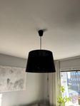 Svart taklampa 