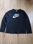 Collegetröja Nike storlek 158-170