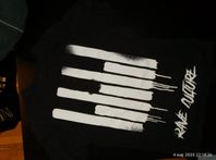 T-shirt med rave tema